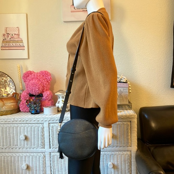 Cuyana Bags Cuyana Circle Crossbody Leather Round Shaped Bag In